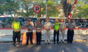 Satlantas Polres Ternate Pasang Larangan Parkir di Depan Pasar Higienis